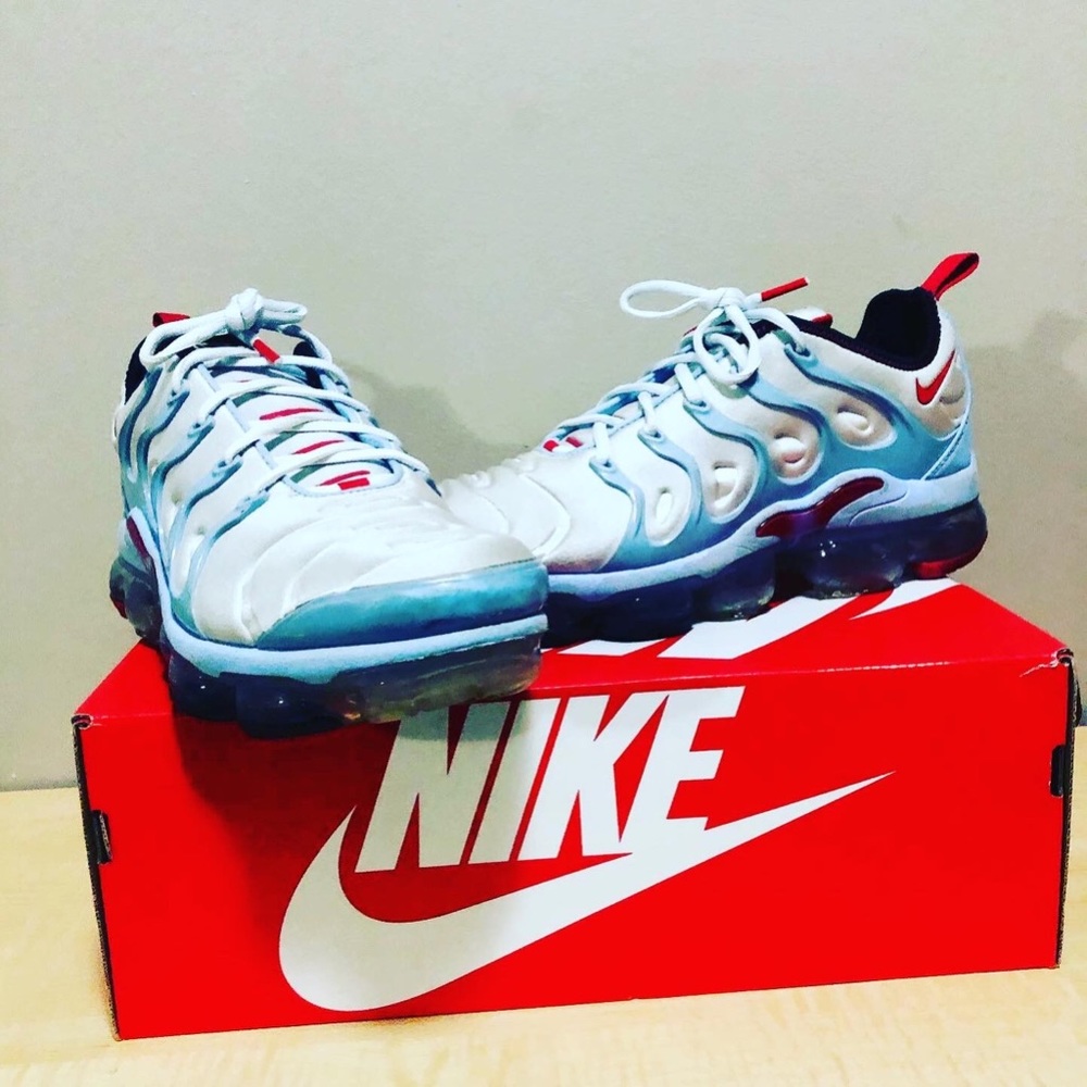 Vapormaxes 9.5 - Picture 1 of 2